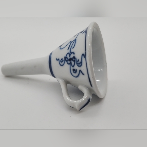 Antique White & Blue hand painted floral Porcelain Funnel with Handle, 4" Tall. - Picture 5 of 12